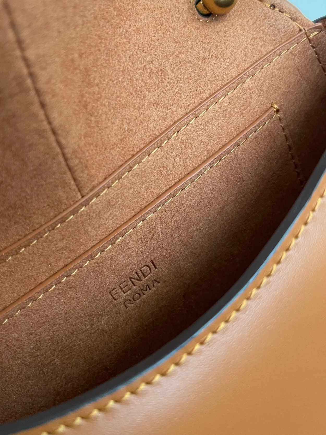 펜디 C'MON 미니 푸시아 레더백 브라운