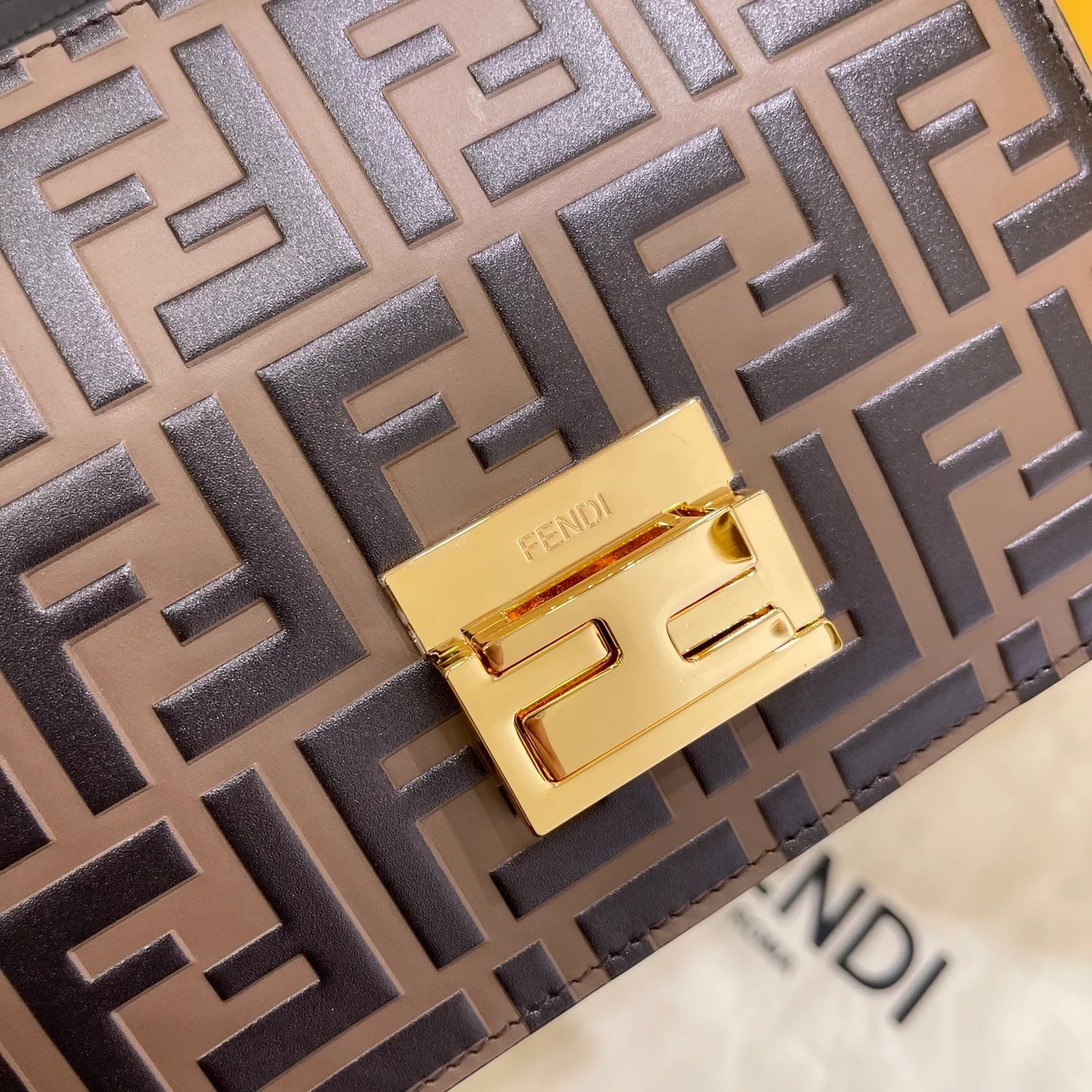 펜디 칸 아이 스몰 미니 플랩 백