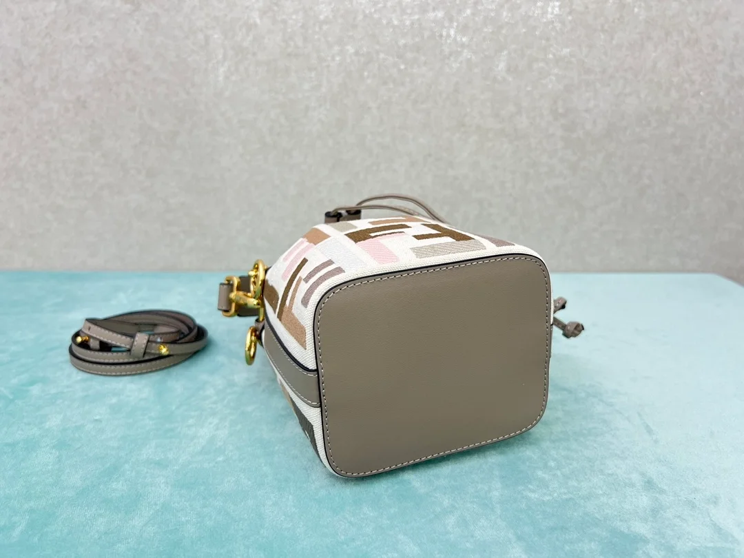 펜디 몬트레조 FF 멀티 컬러 캔버스 미니백