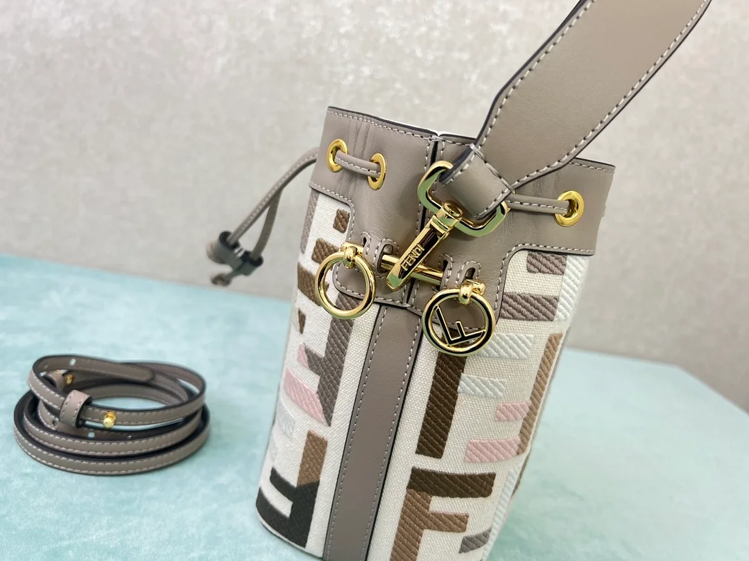 펜디 몬트레조 FF 멀티 컬러 캔버스 미니백