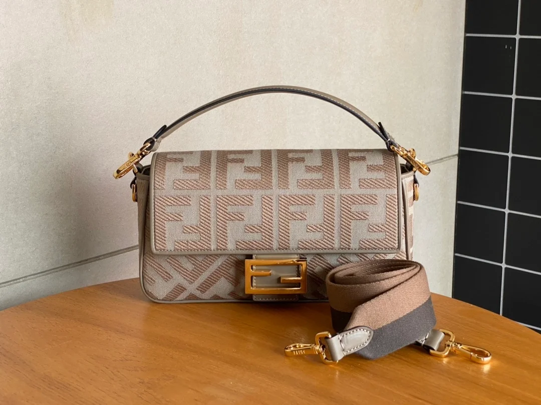 펜디 FF 캔버스 백 브라운