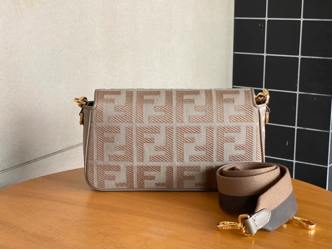 펜디 FF 캔버스 백 브라운