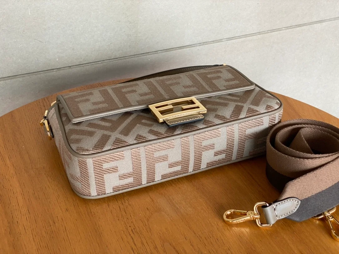 펜디 FF 캔버스 백 브라운