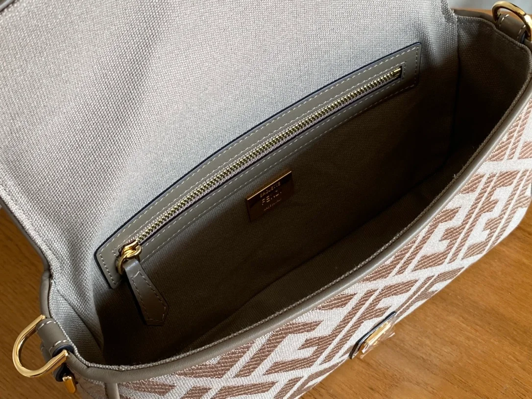 펜디 FF 캔버스 백 브라운