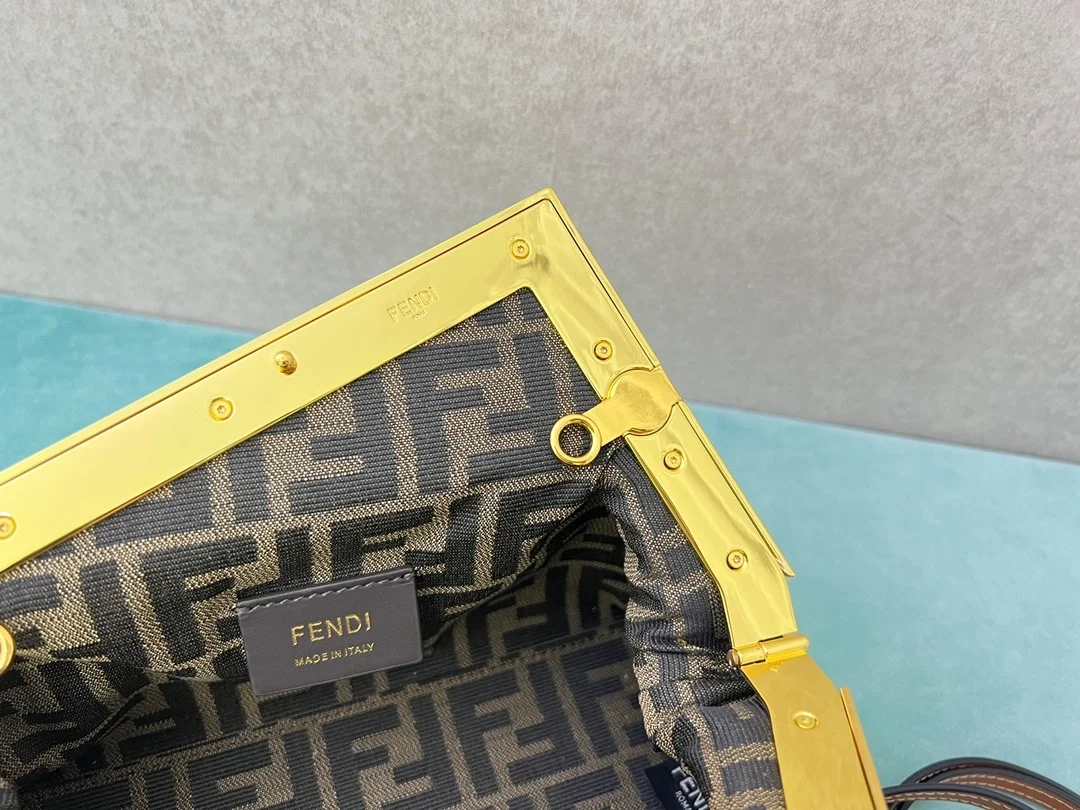 펜디 퍼스트 스트로우 스몰 백 베이지