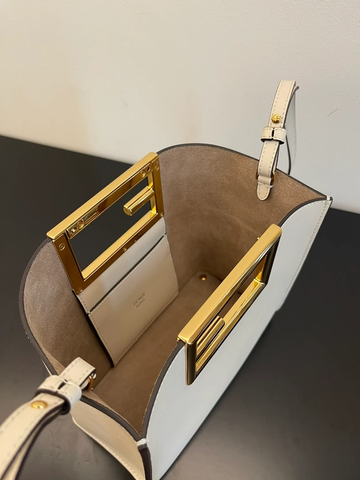 펜디 웨이 스몰 숄더 백 화이트