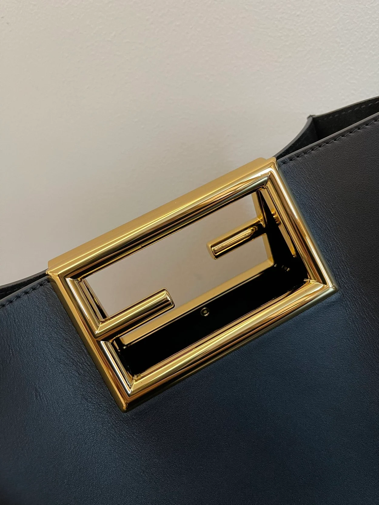 펜디 웨이 스몰 숄더 백 블랙