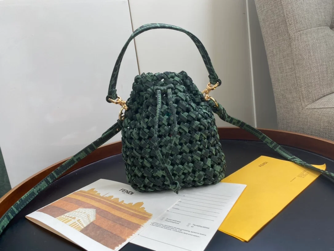 펜디 패브릭 자카드 FF 미니 버킷 백