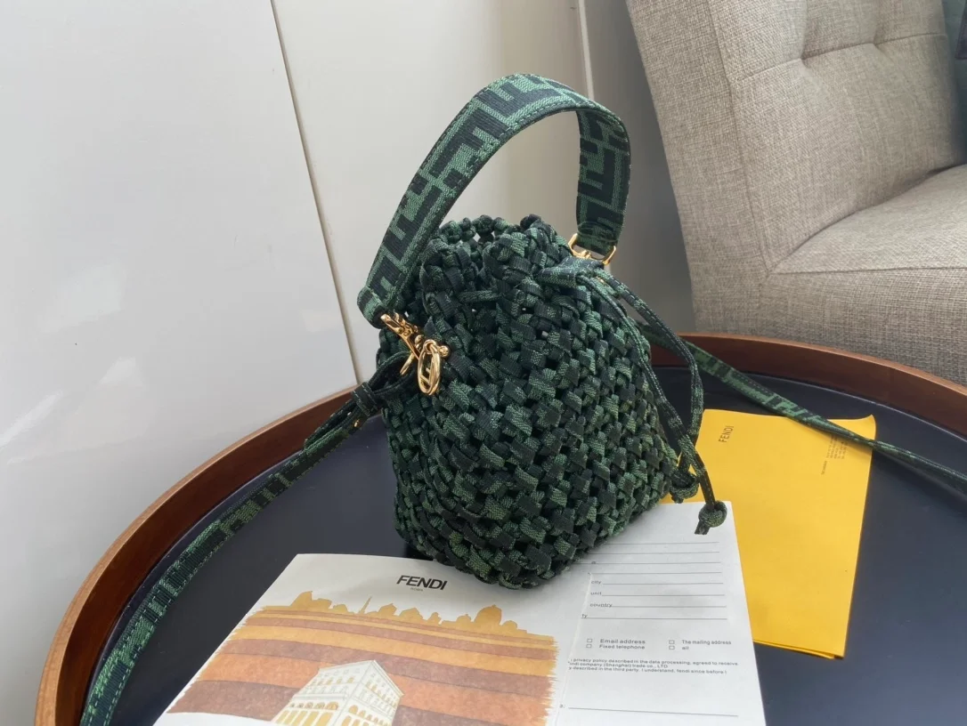 펜디 패브릭 자카드 FF 미니 버킷 백