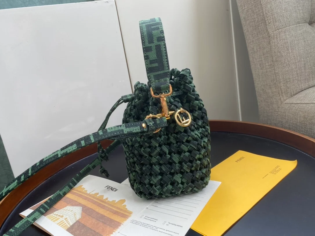 펜디 패브릭 자카드 FF 미니 버킷 백