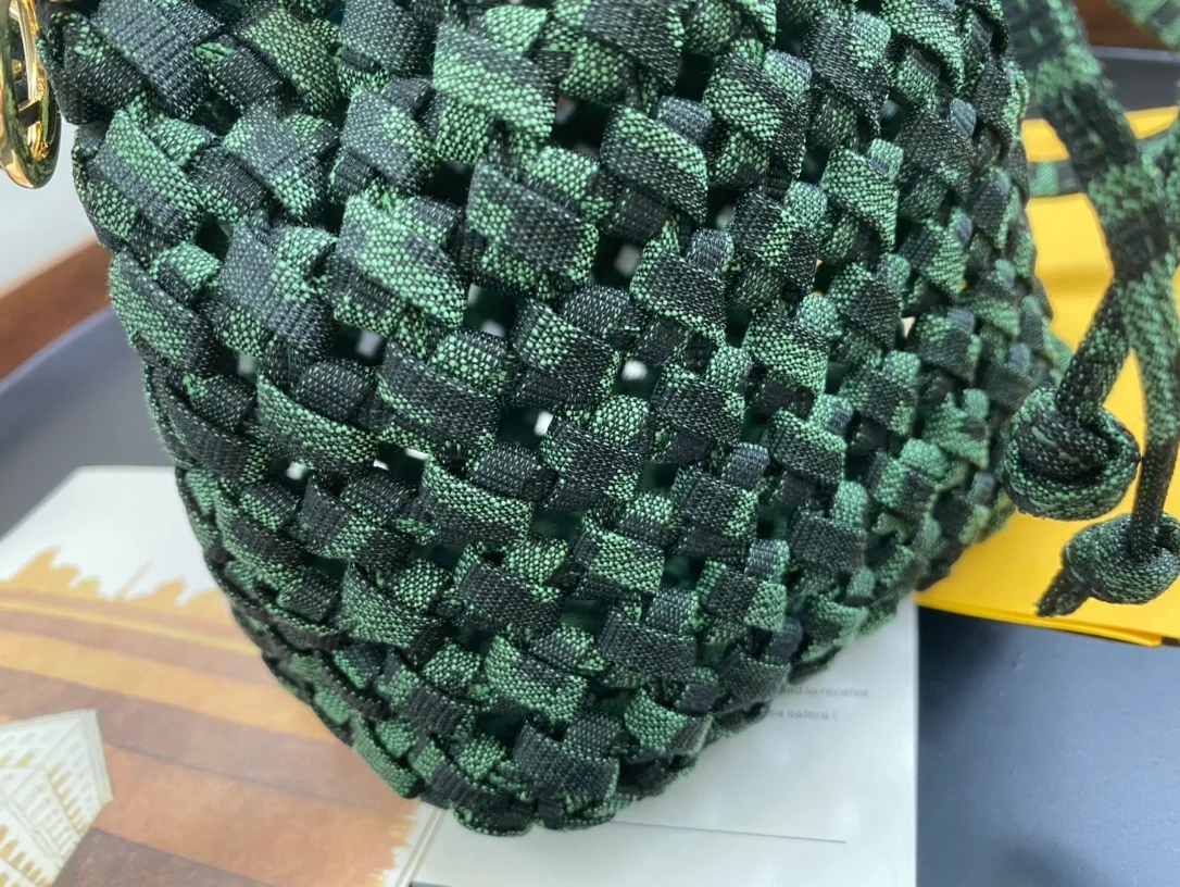 펜디 패브릭 자카드 FF 미니 버킷 백