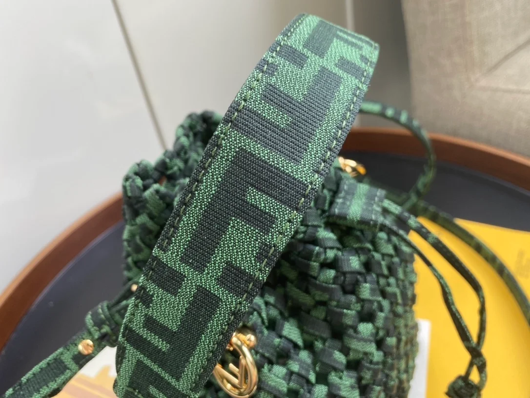 펜디 패브릭 자카드 FF 미니 버킷 백