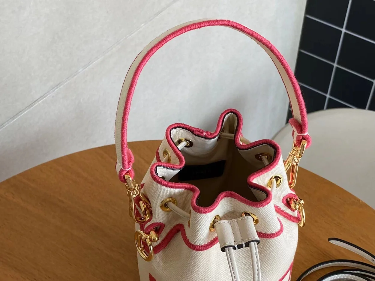 펜디 몬트레조 캔버스 미니 백 핑크