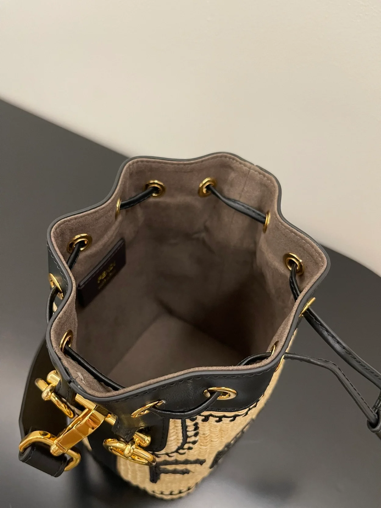 펜디 몬트레조 스트로우 미니백 블랙