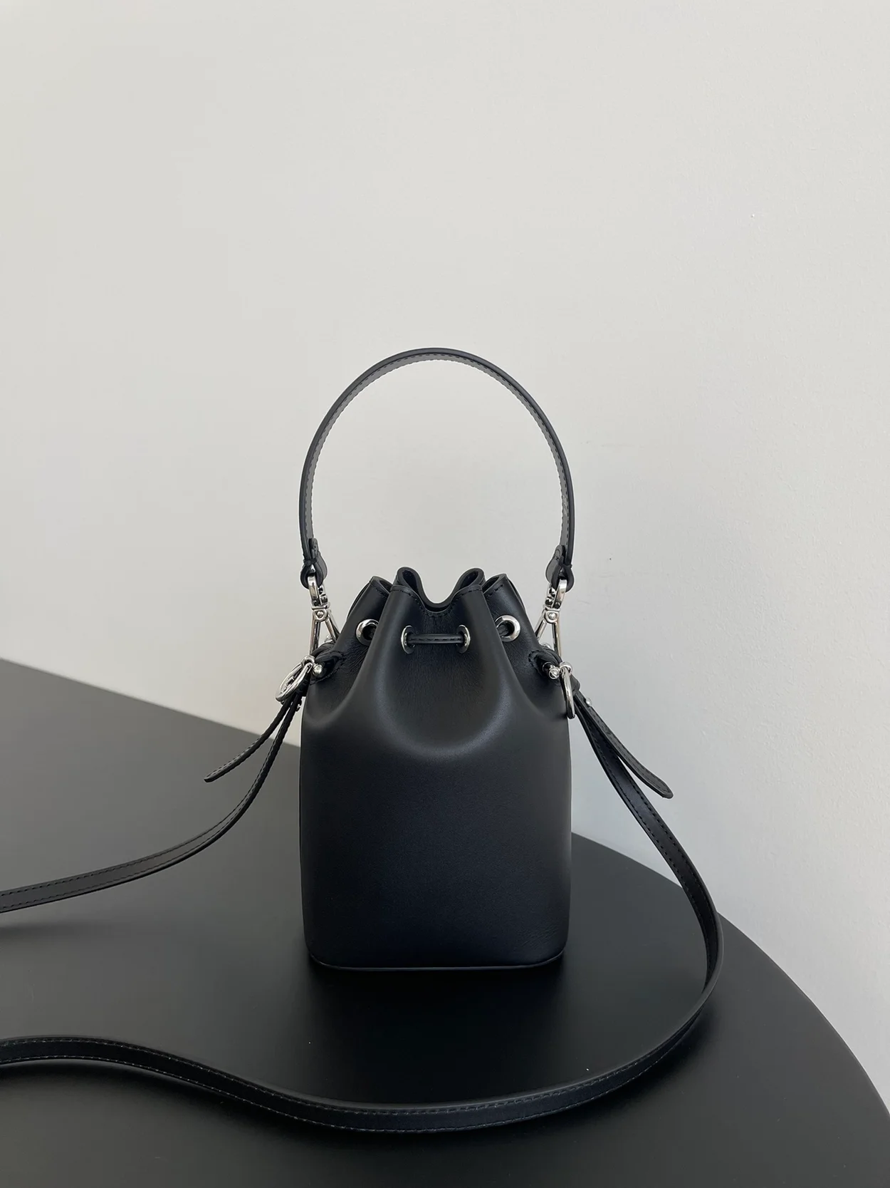 펜디 몬트레조 블랙 레더 미니백 블랙