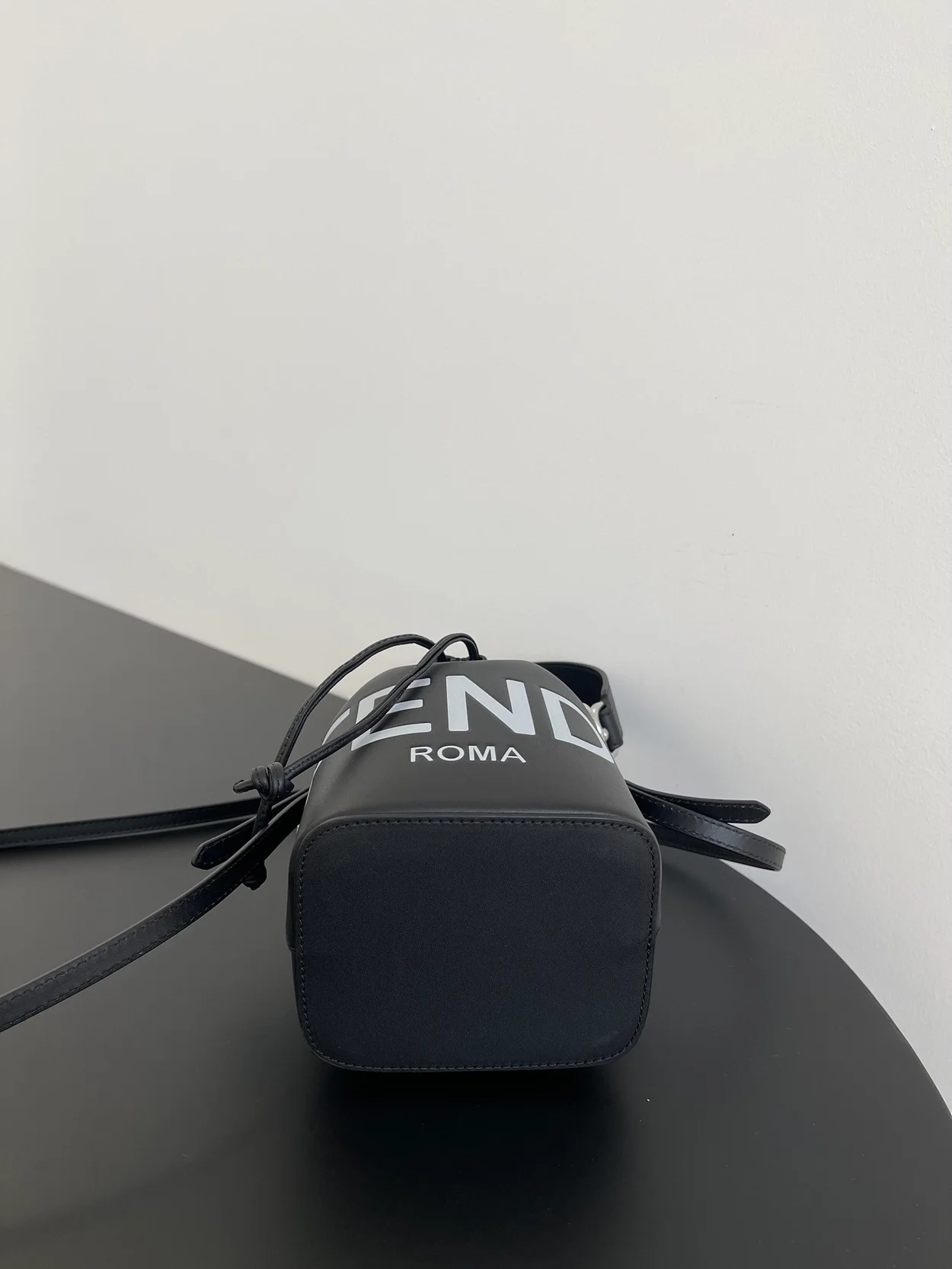 펜디 몬트레조 블랙 레더 미니백 블랙