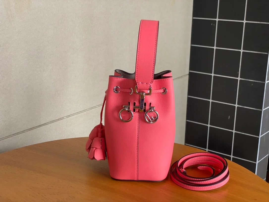 펜디 몬트레조 레더 미니백 핑크