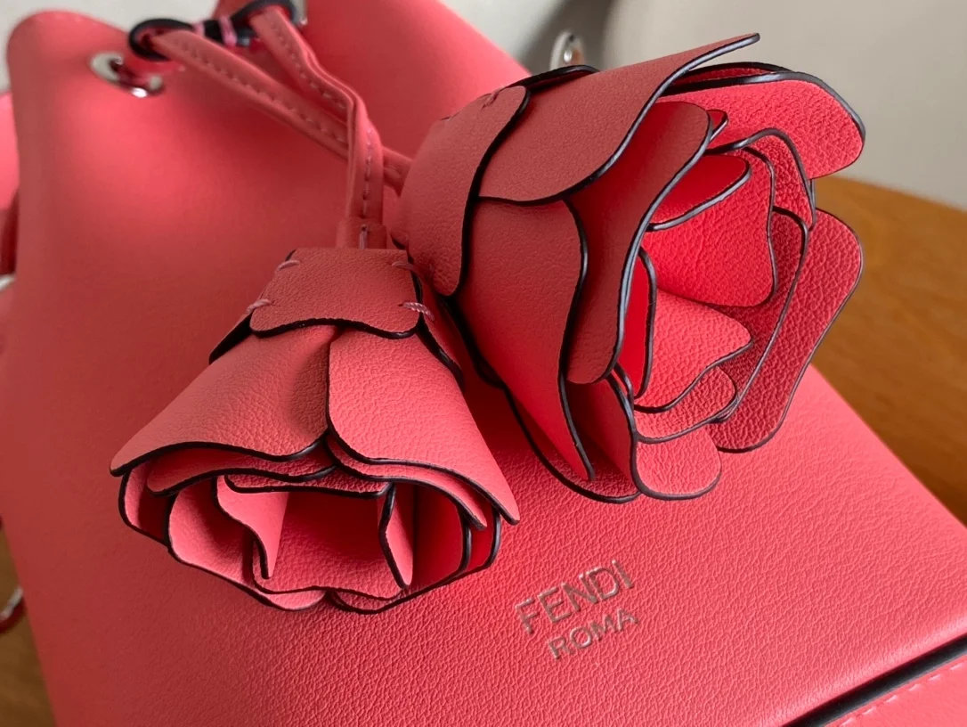 펜디 몬트레조 레더 미니백 핑크