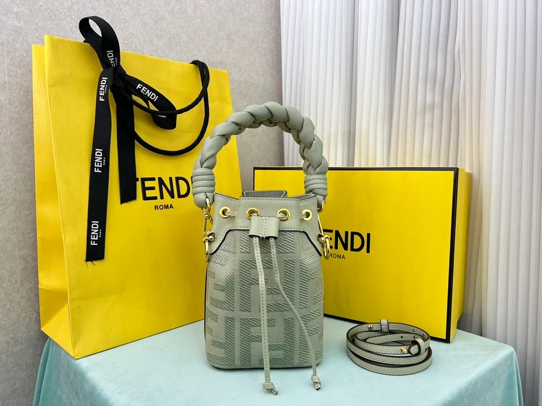 펜디 몬트레조 FF 캔버스 미니백 라이트 그린