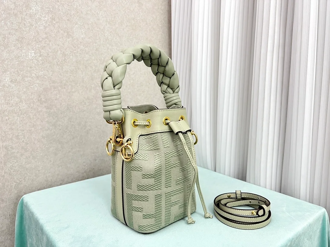 펜디 몬트레조 FF 캔버스 미니백 라이트 그린