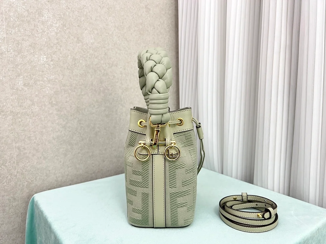 펜디 몬트레조 FF 캔버스 미니백 라이트 그린