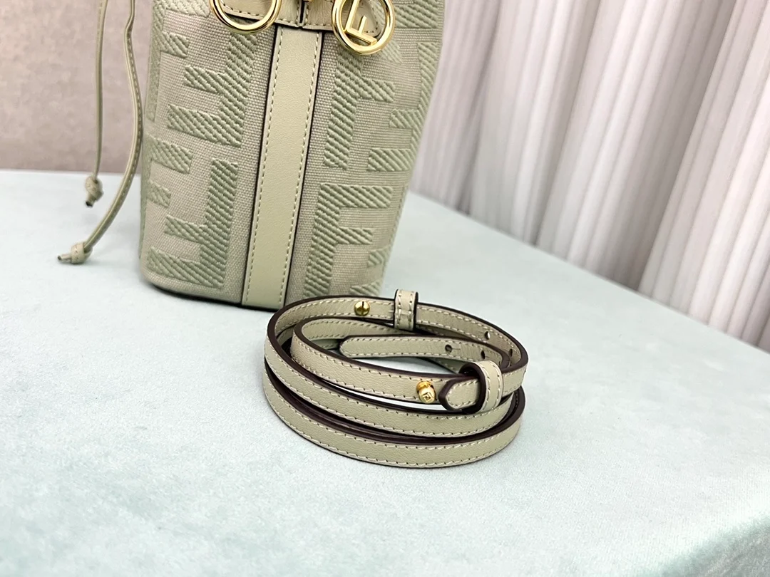 펜디 몬트레조 FF 캔버스 미니백 라이트 그린