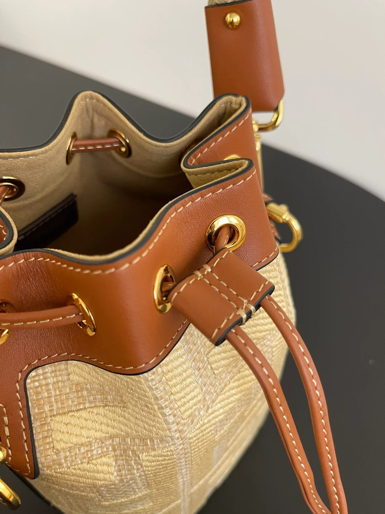 펜디 몬트레조 FF 스트로우 미니백 베이지