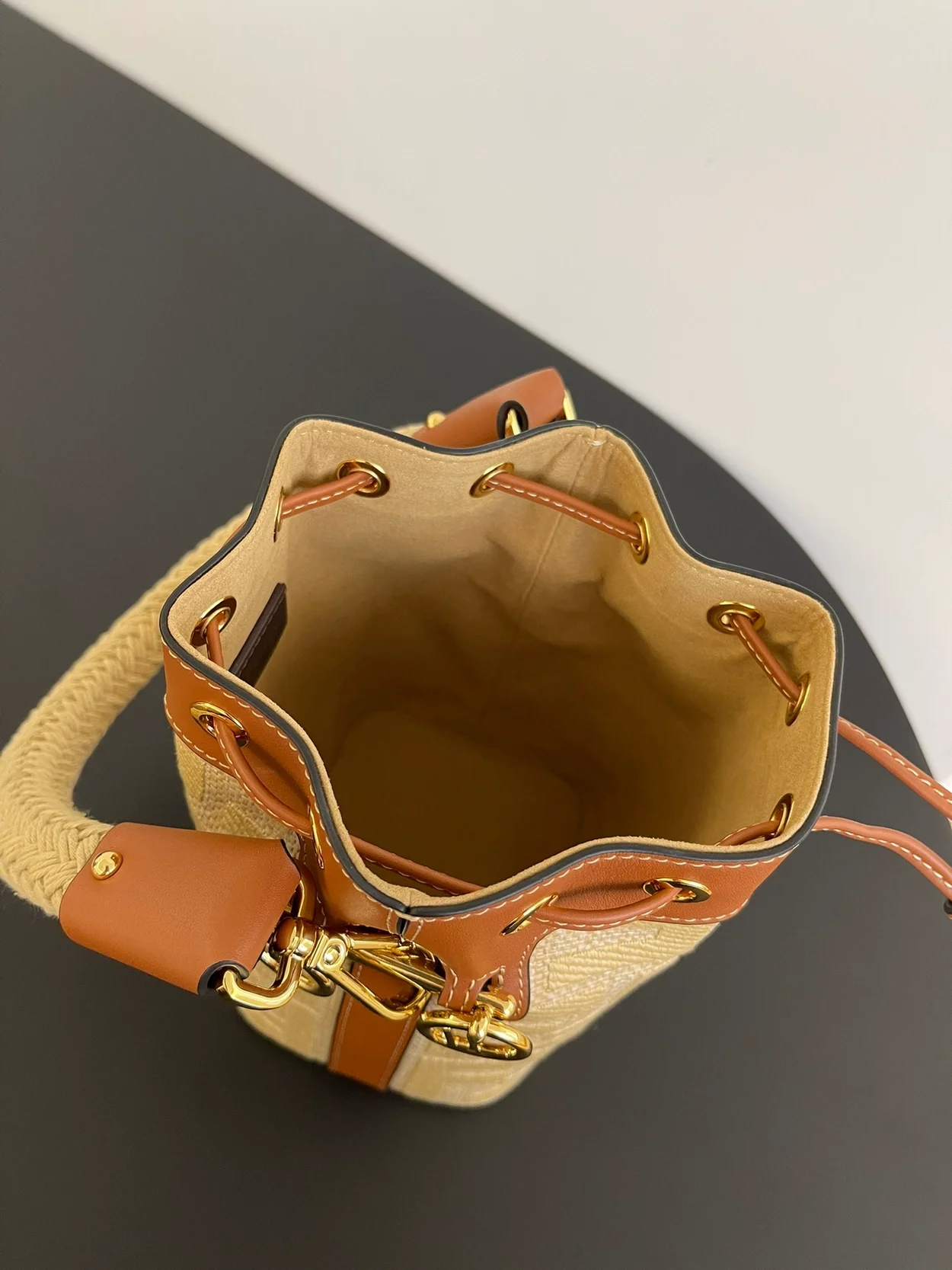 펜디 몬트레조 FF 스트로우 미니백 베이지