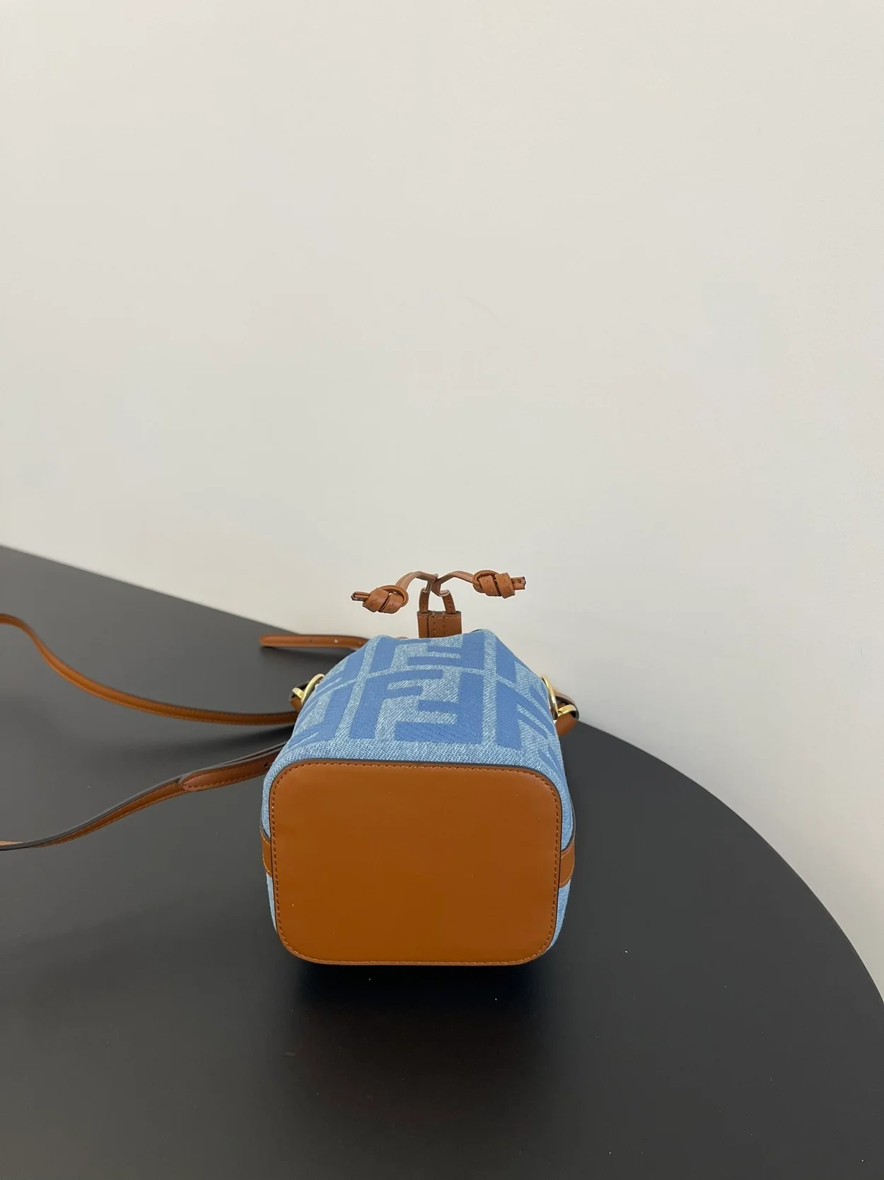 펜디 몬트레조 FF 미니백 데님 블루