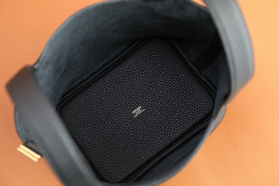 에르메스 피코탄 PM Noir 백