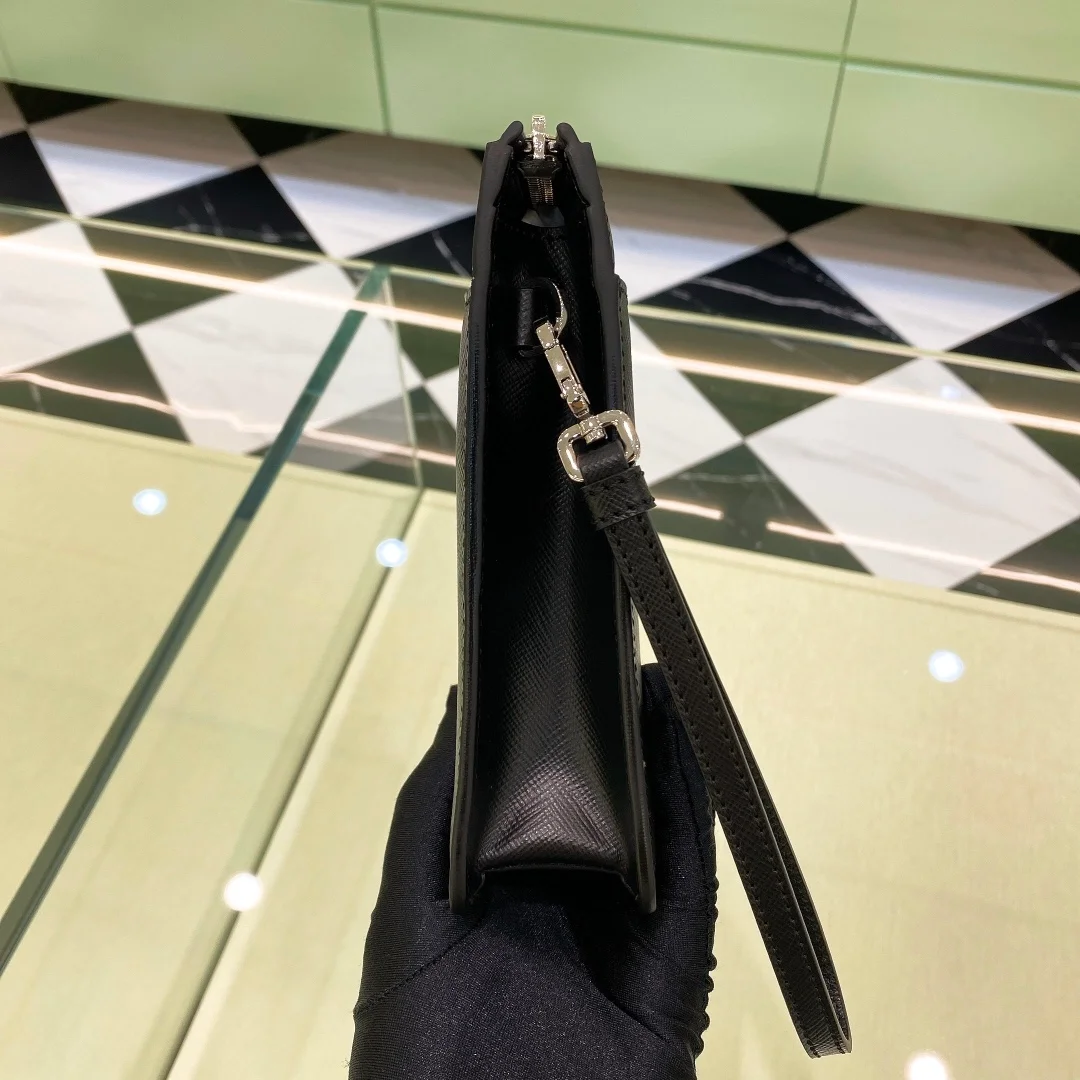 프라다 사피아노 가죽 클러치