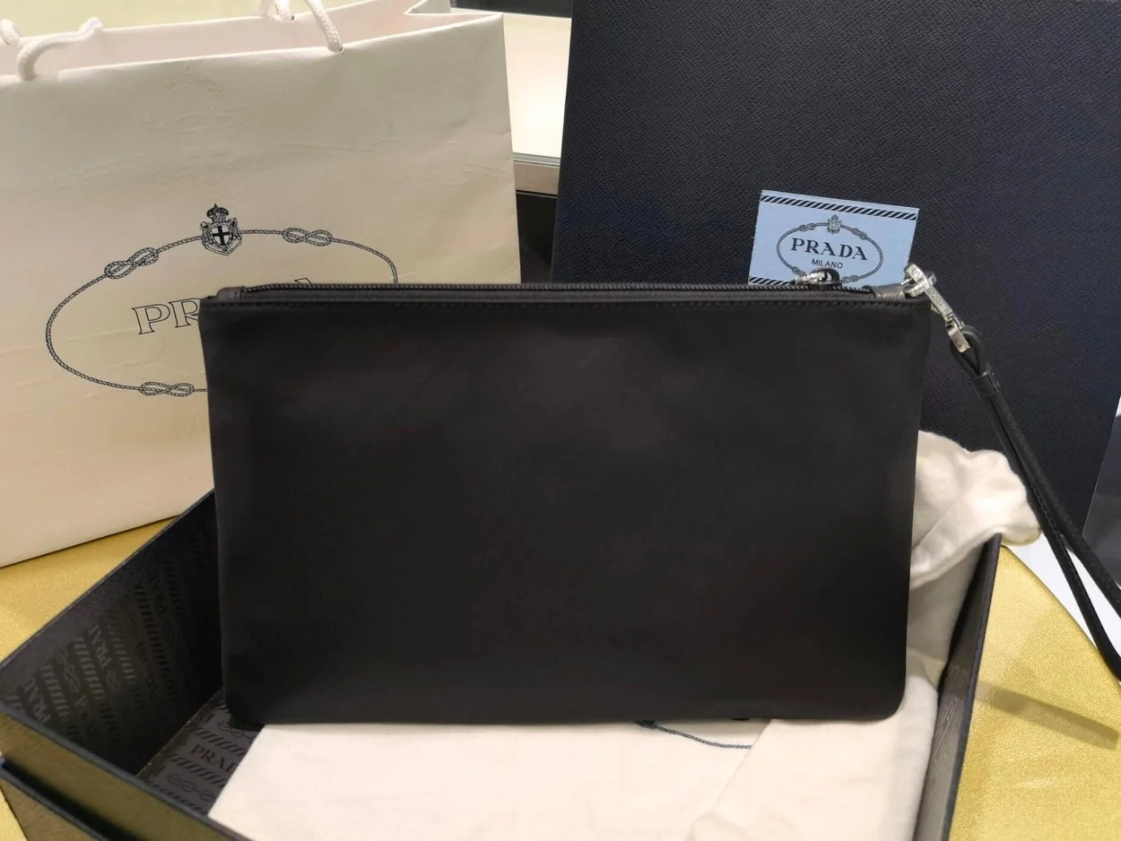 프라다 나일론 클러치 백