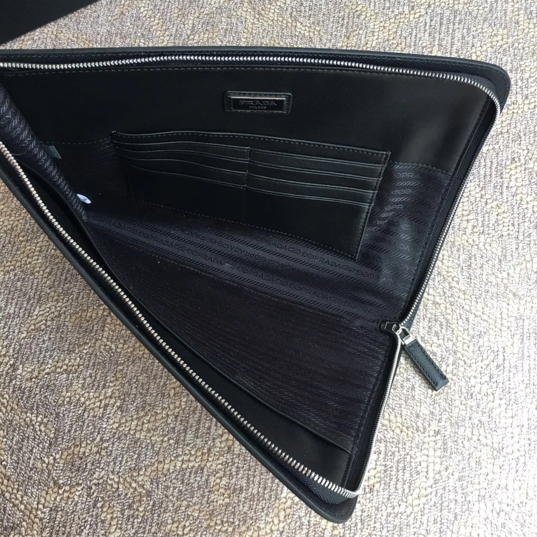 프라다 사피아노 가죽 도큐먼트 클러치 블랙