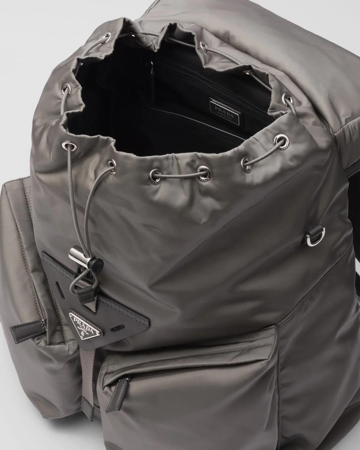 프라다 리나일론 레더 백팩 그레이