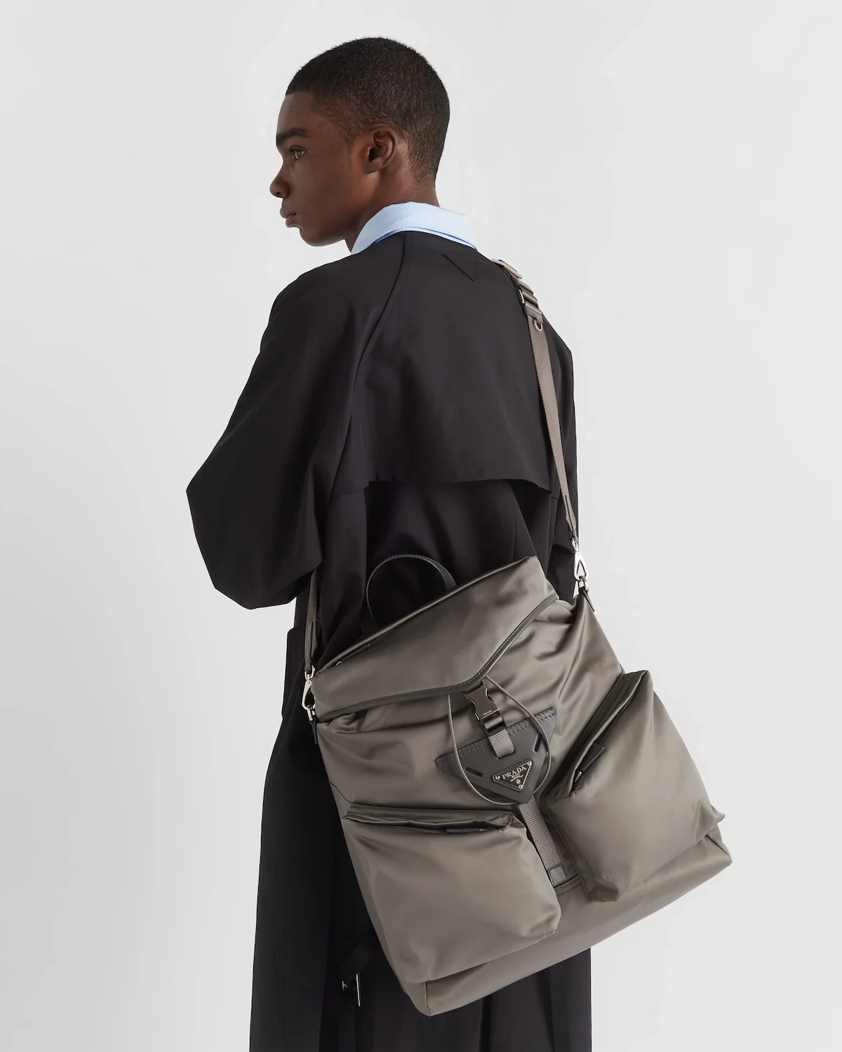 프라다 리나일론 레더 백팩 그레이