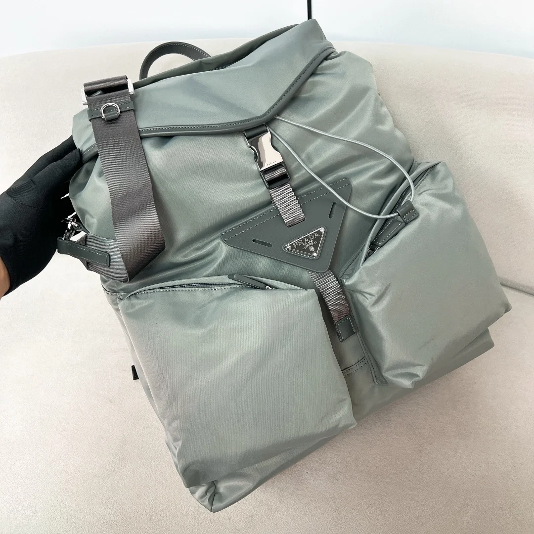 프라다 리나일론 레더 백팩 그레이
