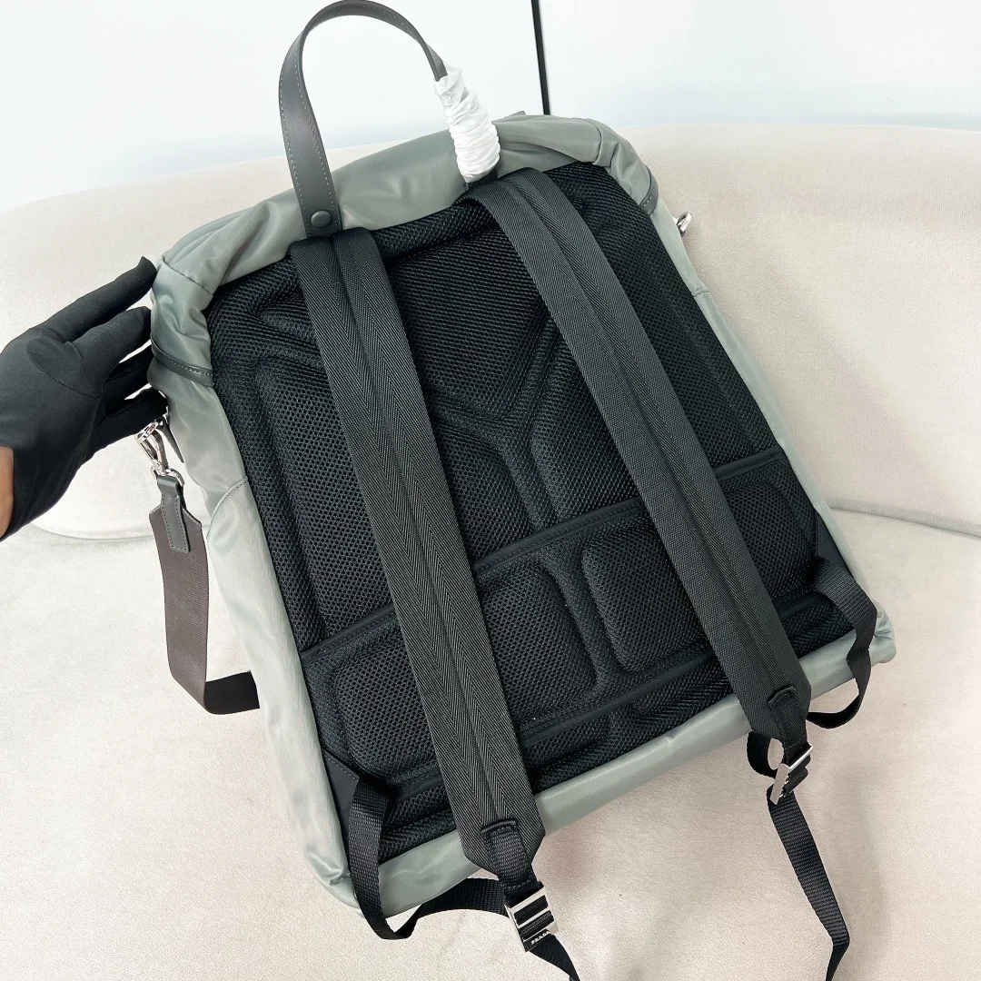 프라다 리나일론 레더 백팩 그레이