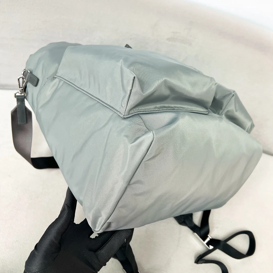 프라다 리나일론 레더 백팩 그레이