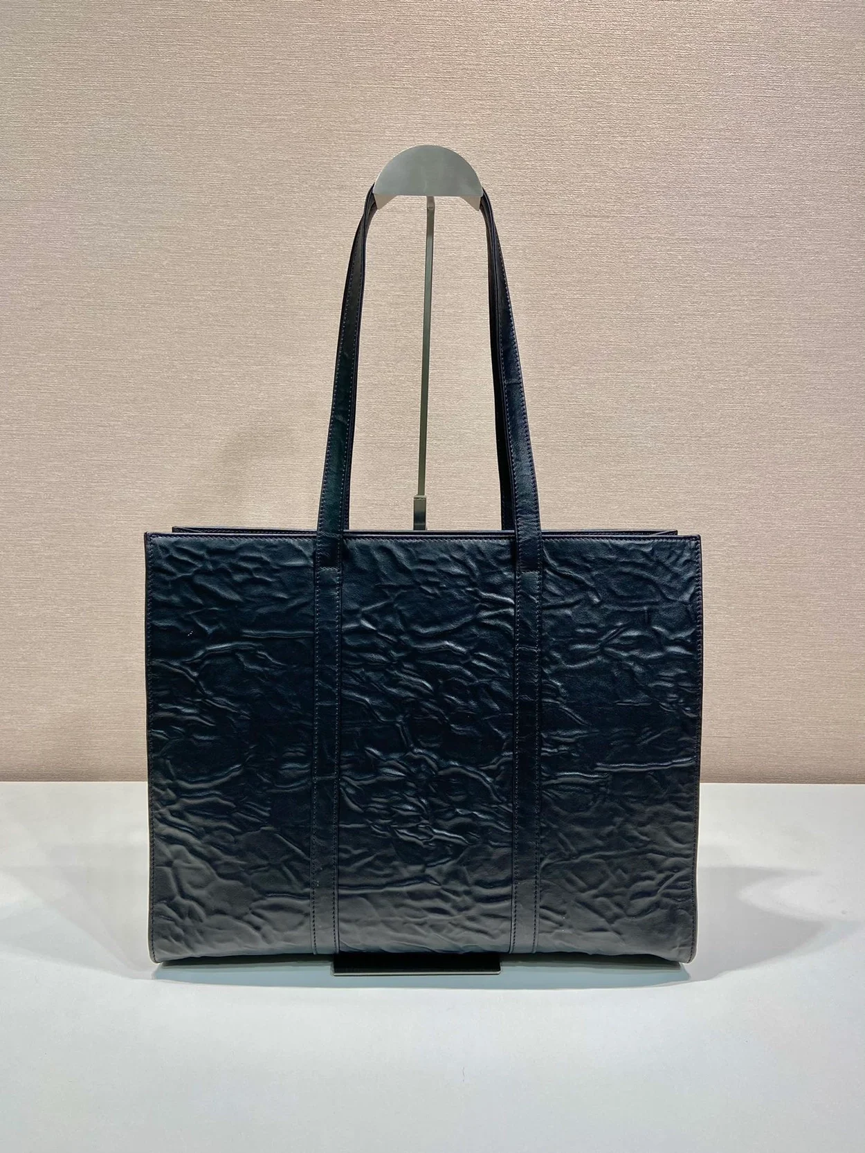 프라다 라지 엔틱 나파 토트백 블랙