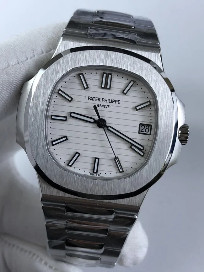 파텍필립 노틸러스 7118  화이트 다이얼 브슬