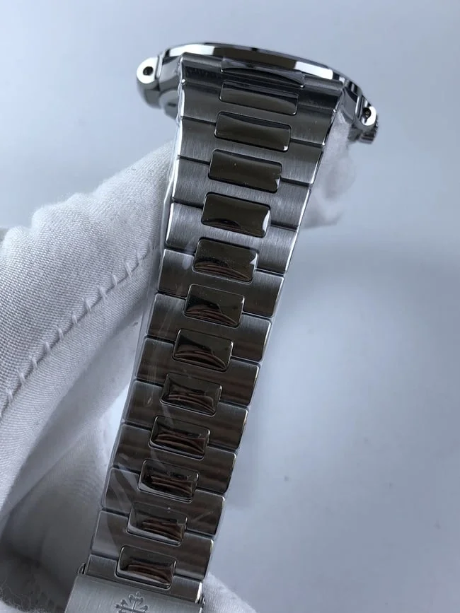 파텍필립 노틸러스 7118  화이트 다이얼 브슬