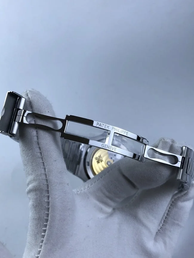 파텍필립 노틸러스 7118  화이트 다이얼 브슬