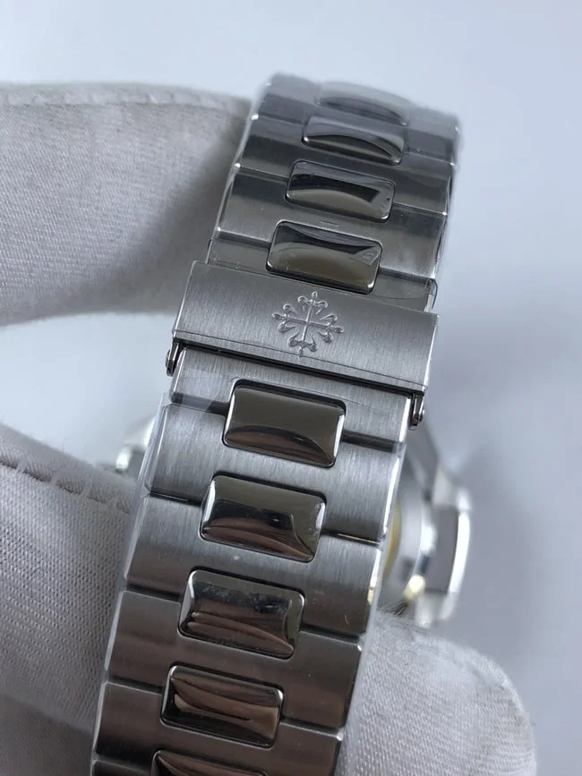 파텍필립 노틸러스 7118  화이트 다이얼 브슬