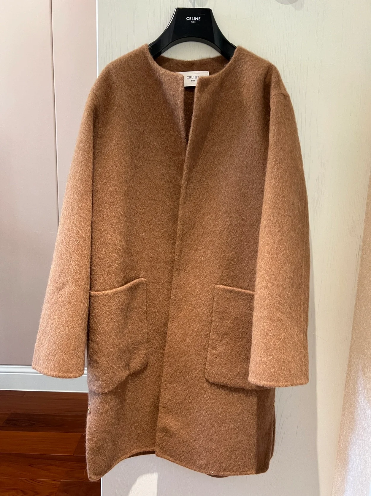 셀린느 퓨어 칼라 브러시드 코트