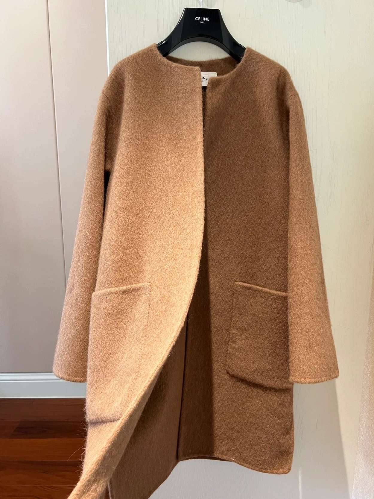 셀린느 퓨어 칼라 브러시드 코트