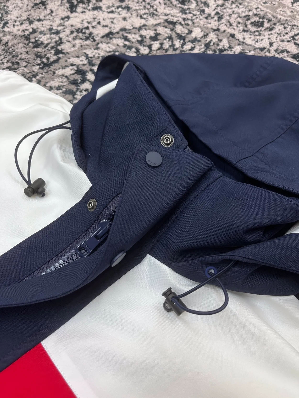 구찌 매트 패브릭 코트