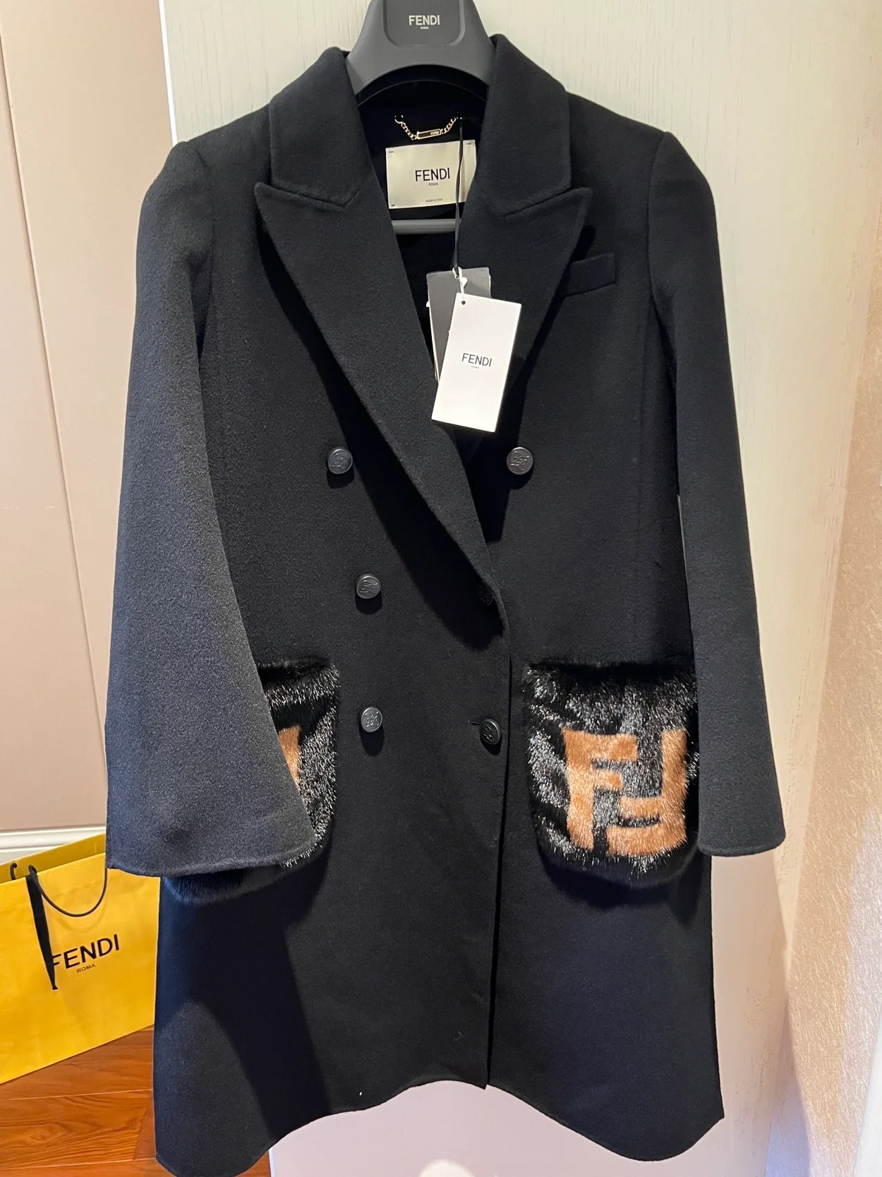 펜디 밍크 포켓 블랙 울 코트