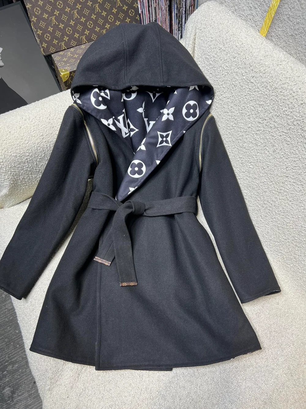 루이비통 리버시블 후드 랩 코트 1AC2DB