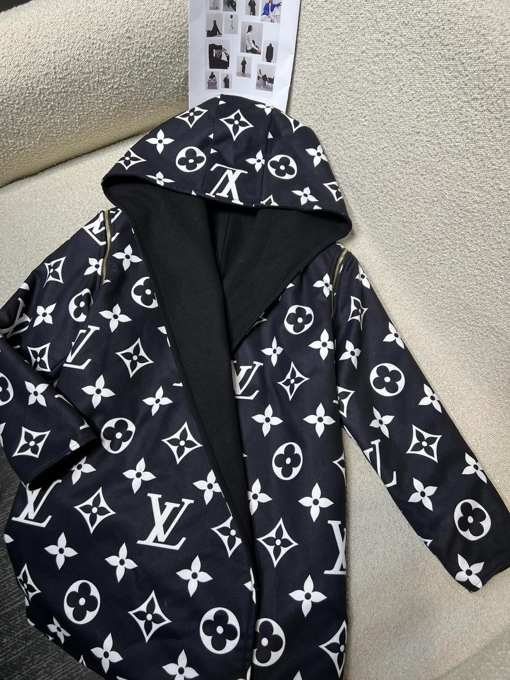 루이비통 리버시블 후드 랩 코트 1AC2DB