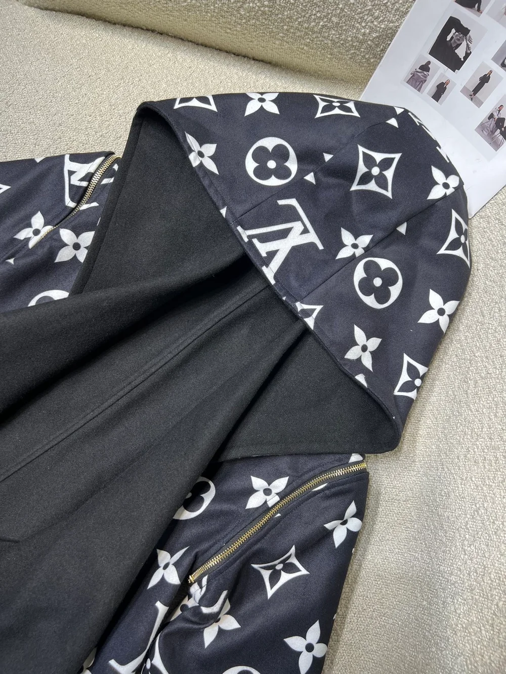 루이비통 리버시블 후드 랩 코트 1AC2DB